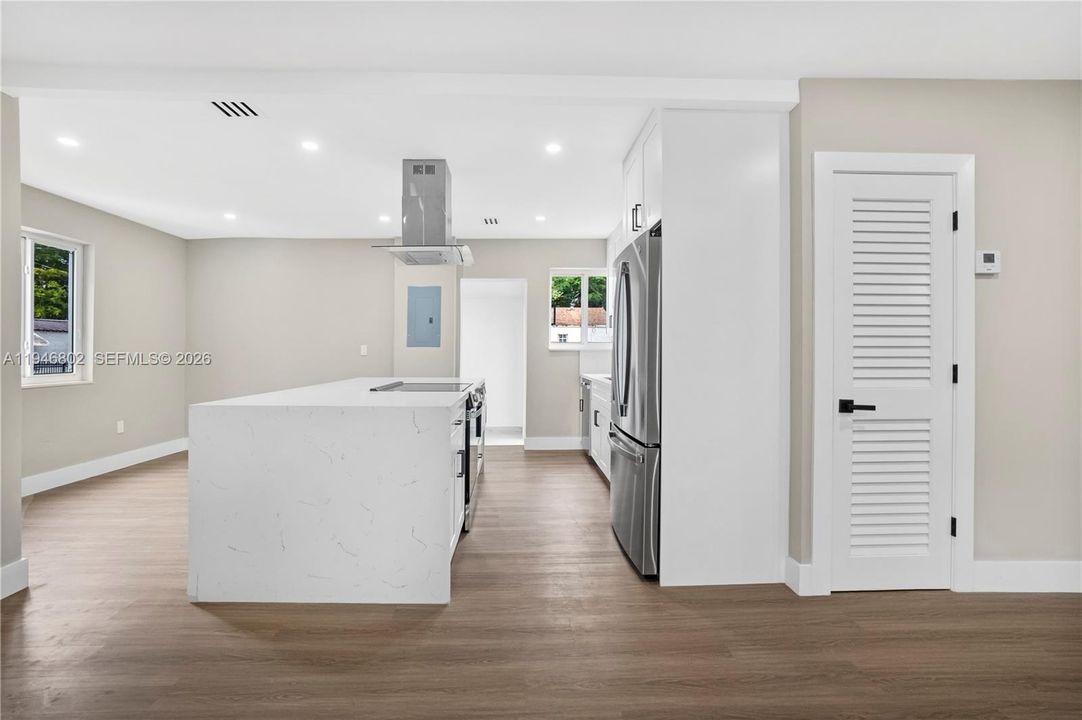 For Sale: $649,900 (3 beds, 2 baths, 1287 Square Feet)