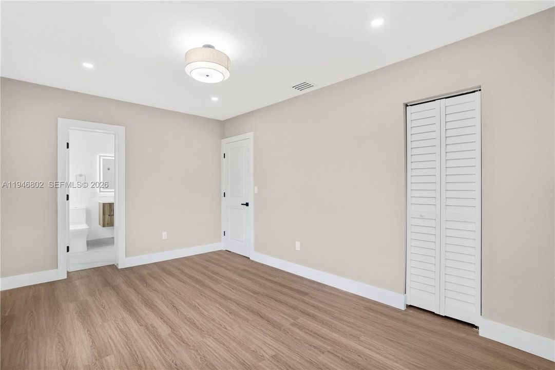 For Sale: $649,900 (3 beds, 2 baths, 1287 Square Feet)
