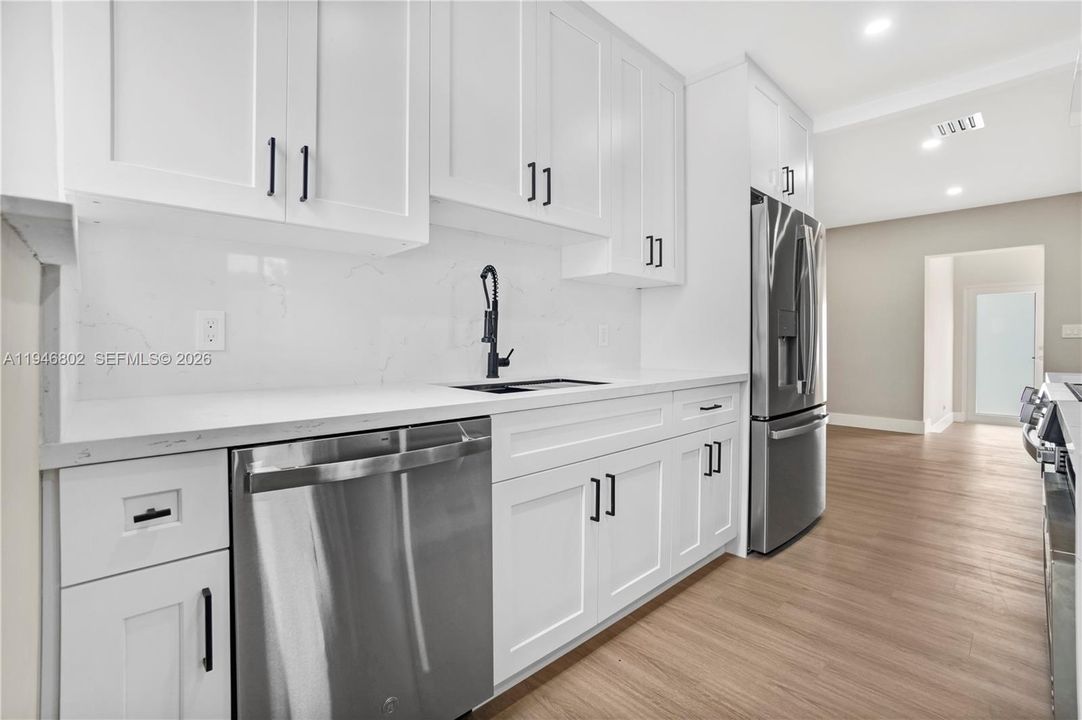 For Sale: $649,900 (3 beds, 2 baths, 1287 Square Feet)