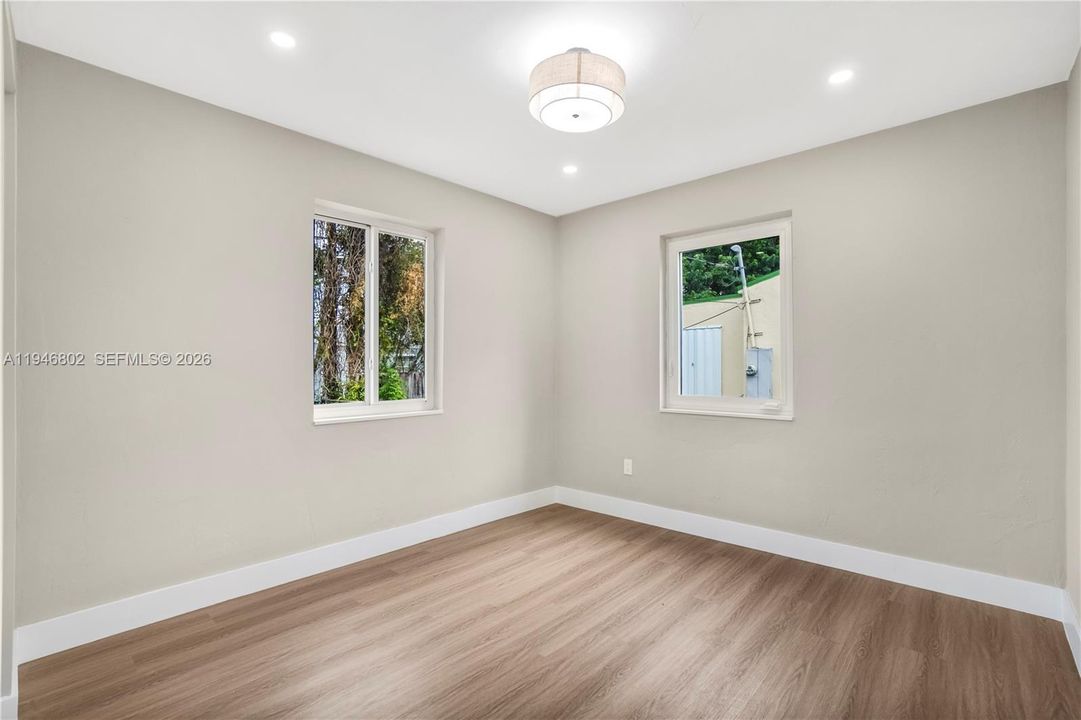 For Sale: $649,900 (3 beds, 2 baths, 1287 Square Feet)