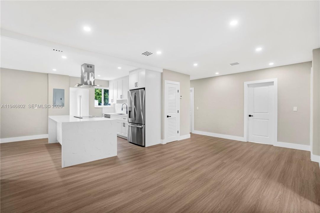 For Sale: $649,900 (3 beds, 2 baths, 1287 Square Feet)