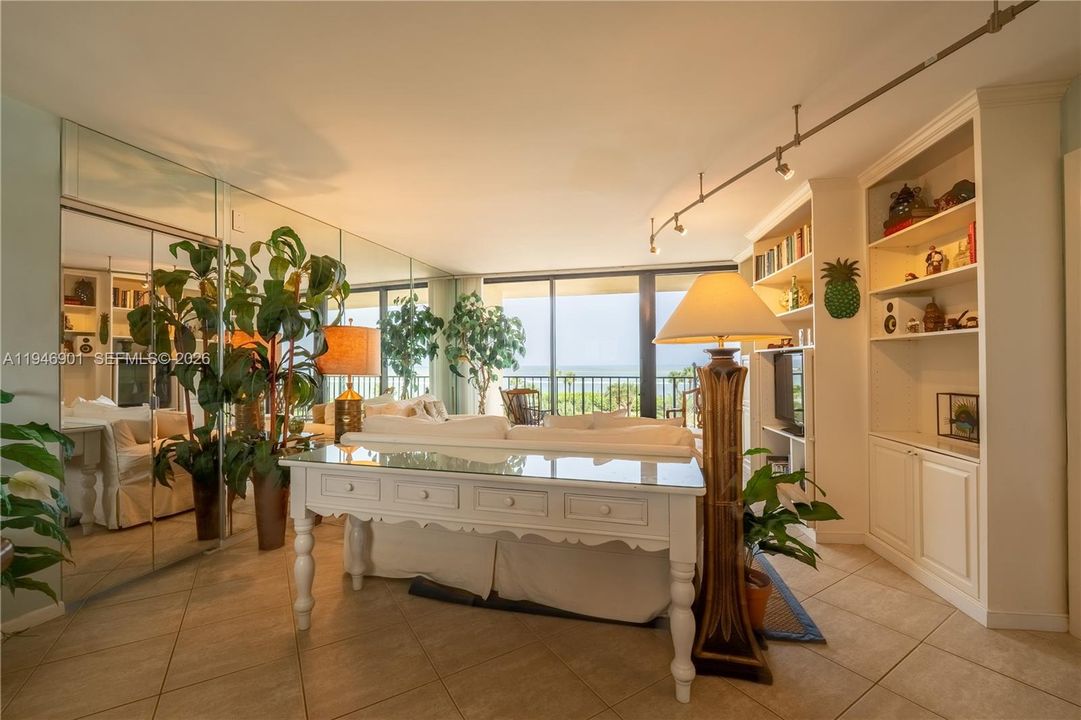For Rent: $7,500 (2 beds, 2 baths, 1170 Square Feet)