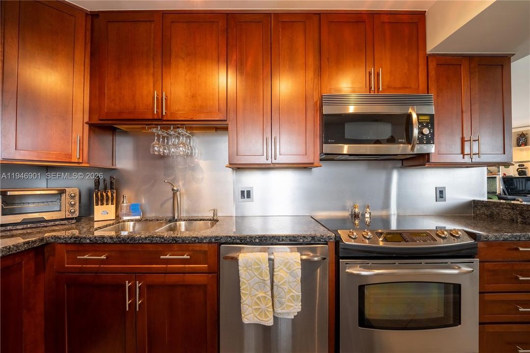 For Rent: $7,500 (2 beds, 2 baths, 1170 Square Feet)