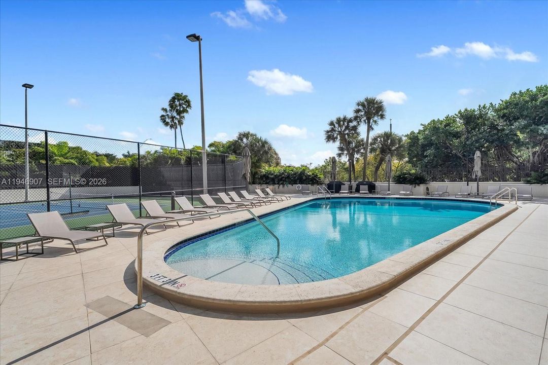 For Sale: $1,495,000 (2 beds, 2 baths, 1388 Square Feet)