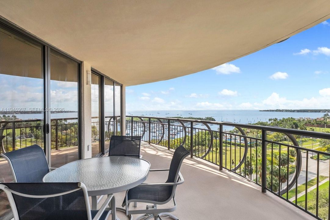 For Sale: $1,495,000 (2 beds, 2 baths, 1388 Square Feet)