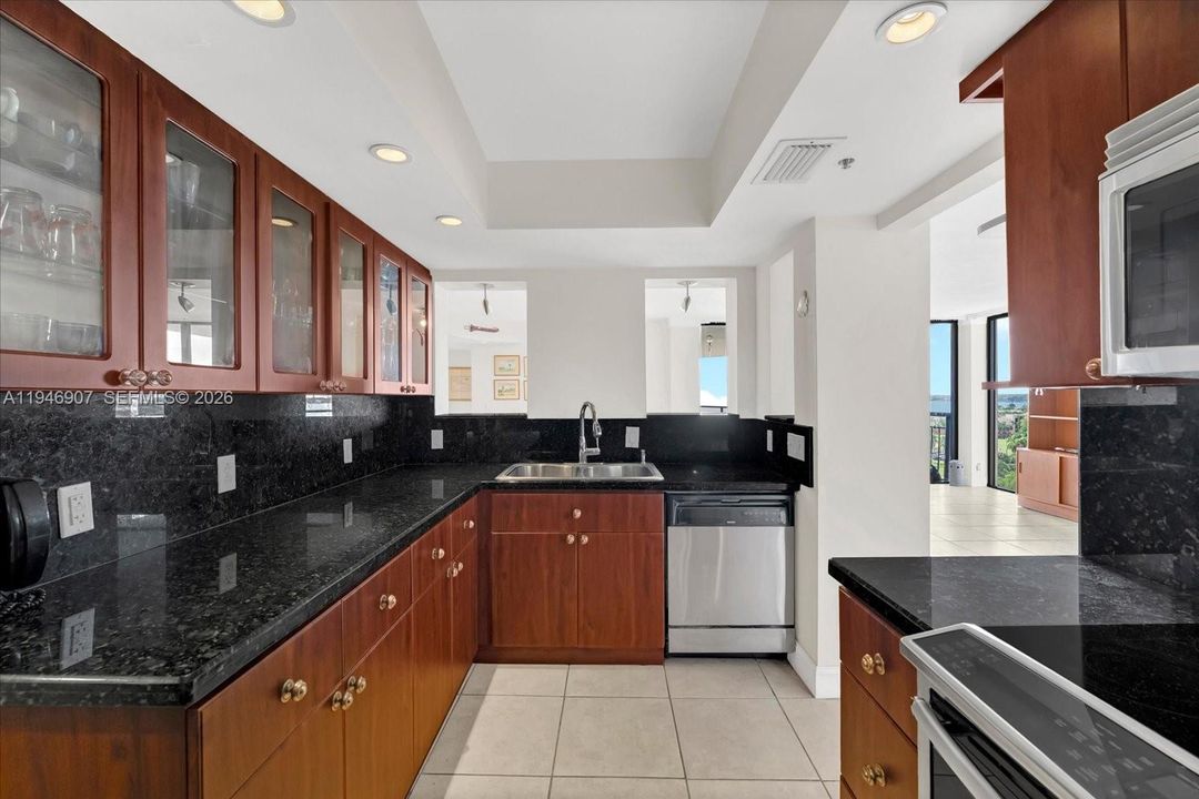 For Sale: $1,495,000 (2 beds, 2 baths, 1388 Square Feet)