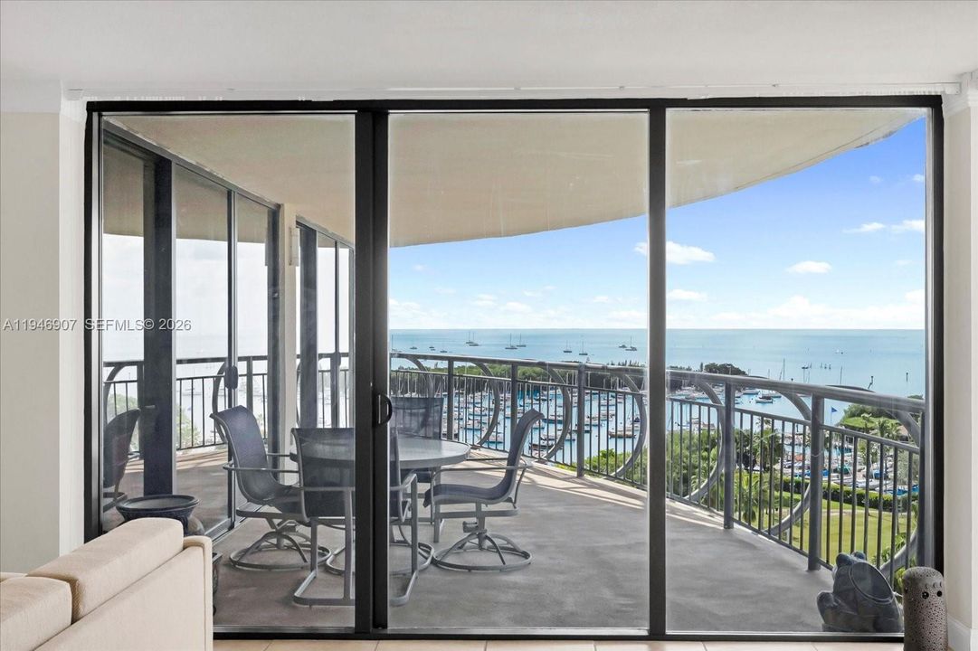 For Sale: $1,495,000 (2 beds, 2 baths, 1388 Square Feet)