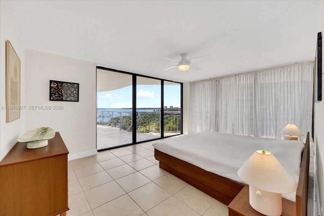 For Sale: $1,495,000 (2 beds, 2 baths, 1388 Square Feet)