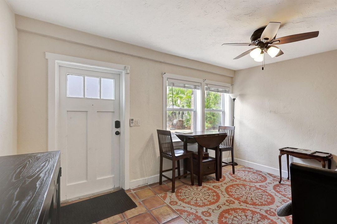 Cottage living room entry