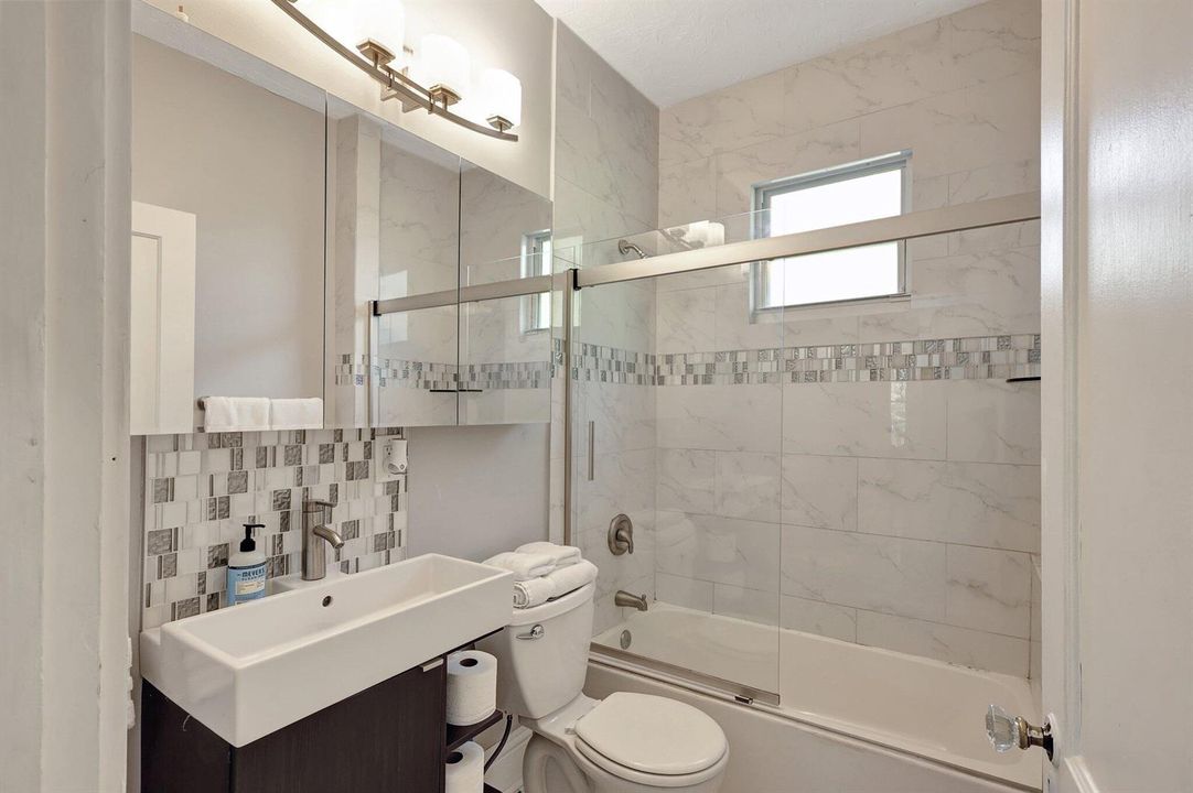 2nd full bathing floor primary 516 34th