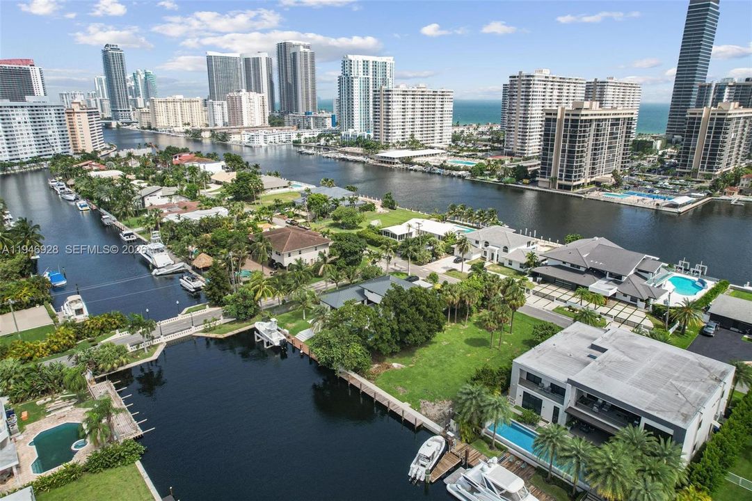 待售: $3,475,000 (0.26 acres)