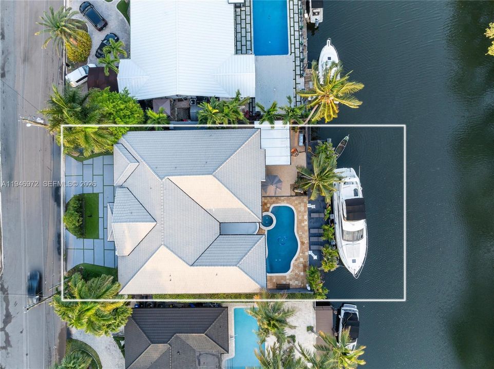 For Sale: $4,950,000 (6 beds, 4 baths, 5658 Square Feet)