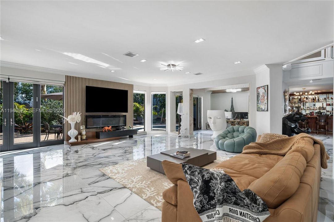 For Sale: $4,950,000 (6 beds, 4 baths, 5658 Square Feet)