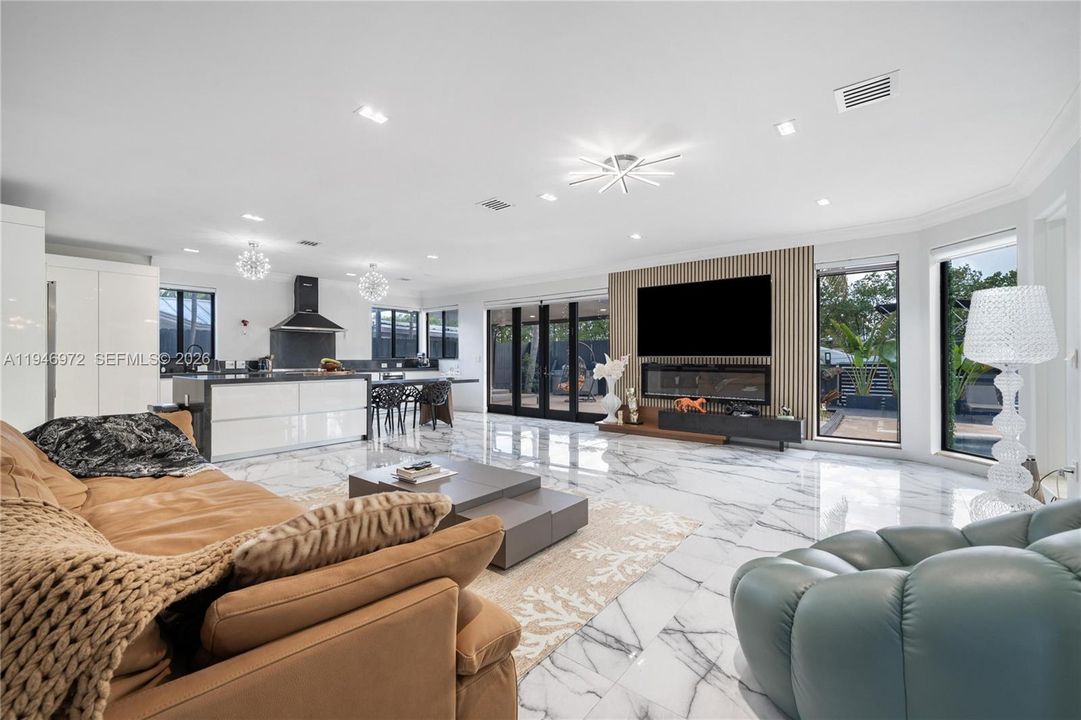 For Sale: $4,950,000 (6 beds, 4 baths, 5658 Square Feet)