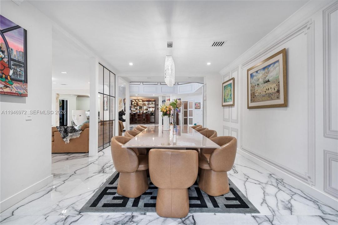 For Sale: $4,950,000 (6 beds, 4 baths, 5658 Square Feet)