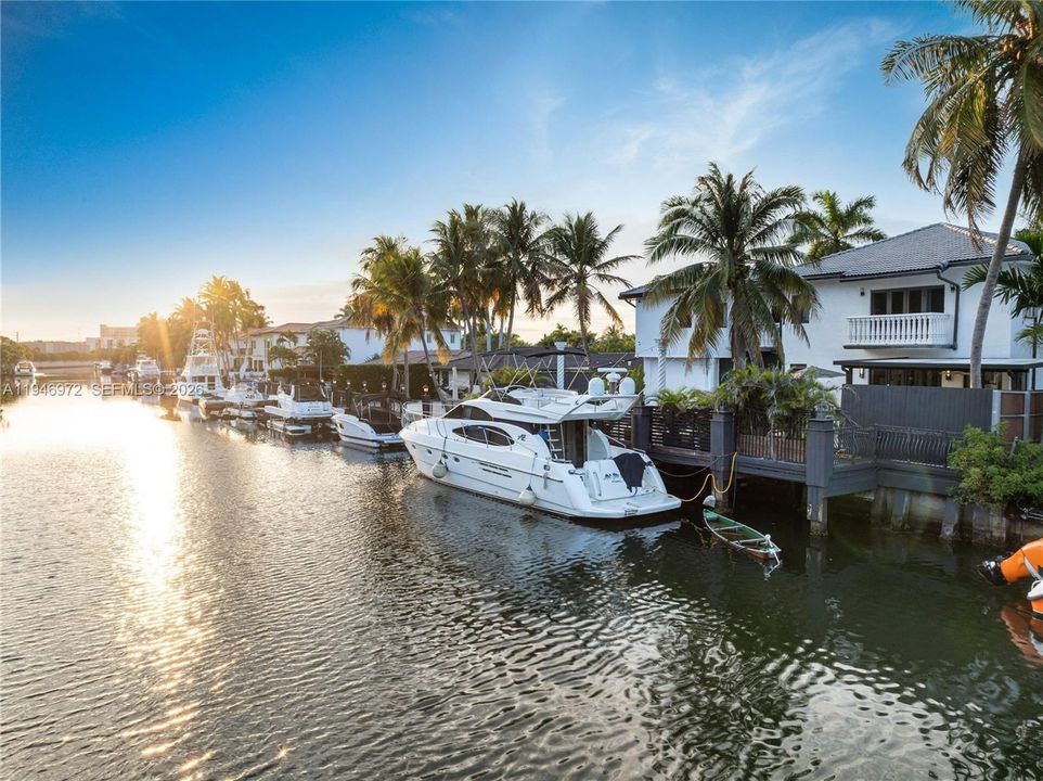 For Sale: $4,950,000 (6 beds, 4 baths, 5658 Square Feet)