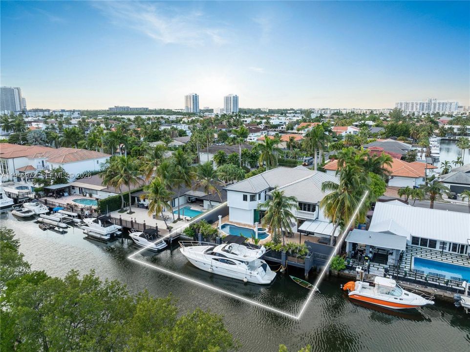 For Sale: $4,950,000 (6 beds, 4 baths, 5658 Square Feet)