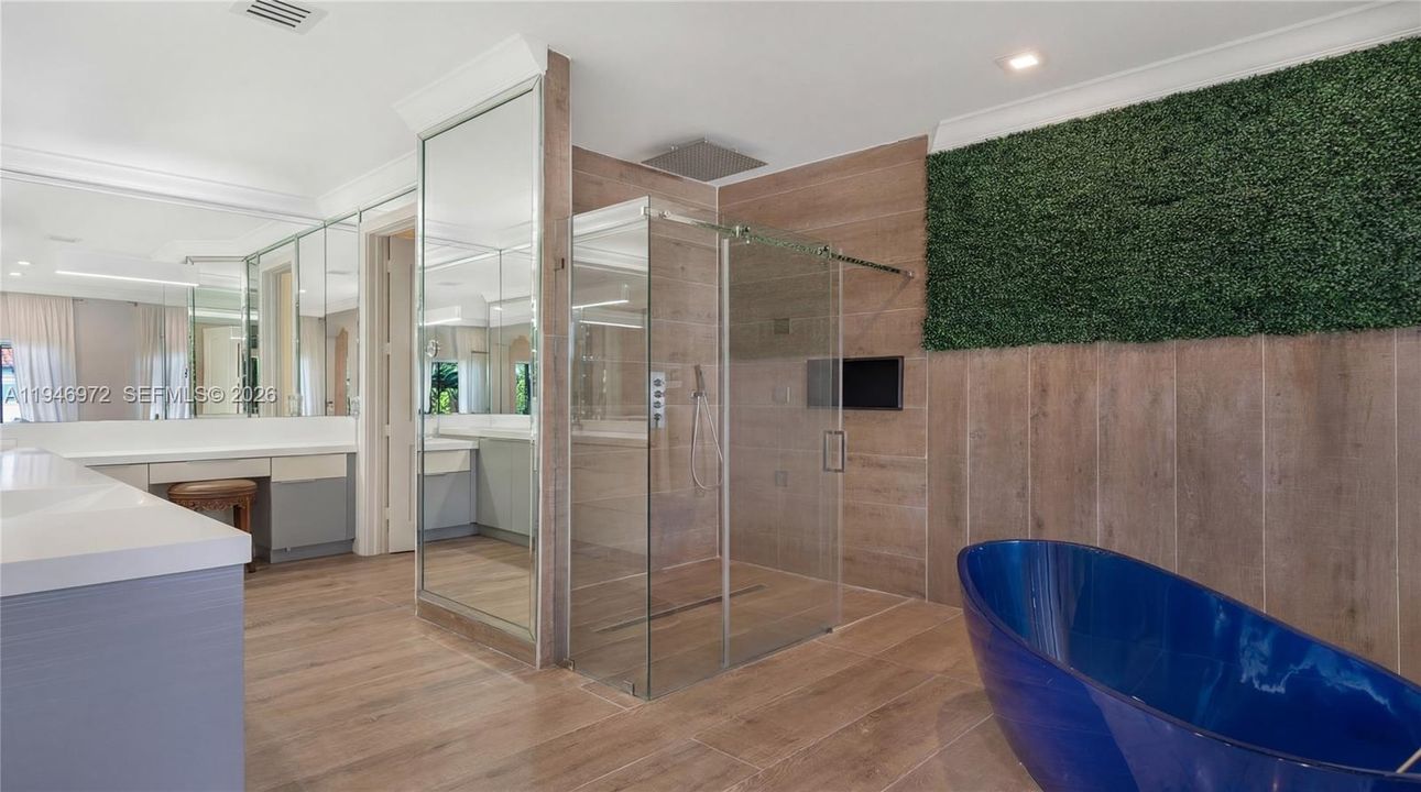For Sale: $4,950,000 (6 beds, 4 baths, 5658 Square Feet)