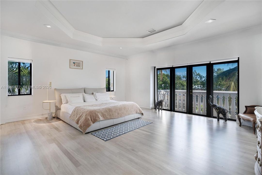 For Sale: $4,950,000 (6 beds, 4 baths, 5658 Square Feet)