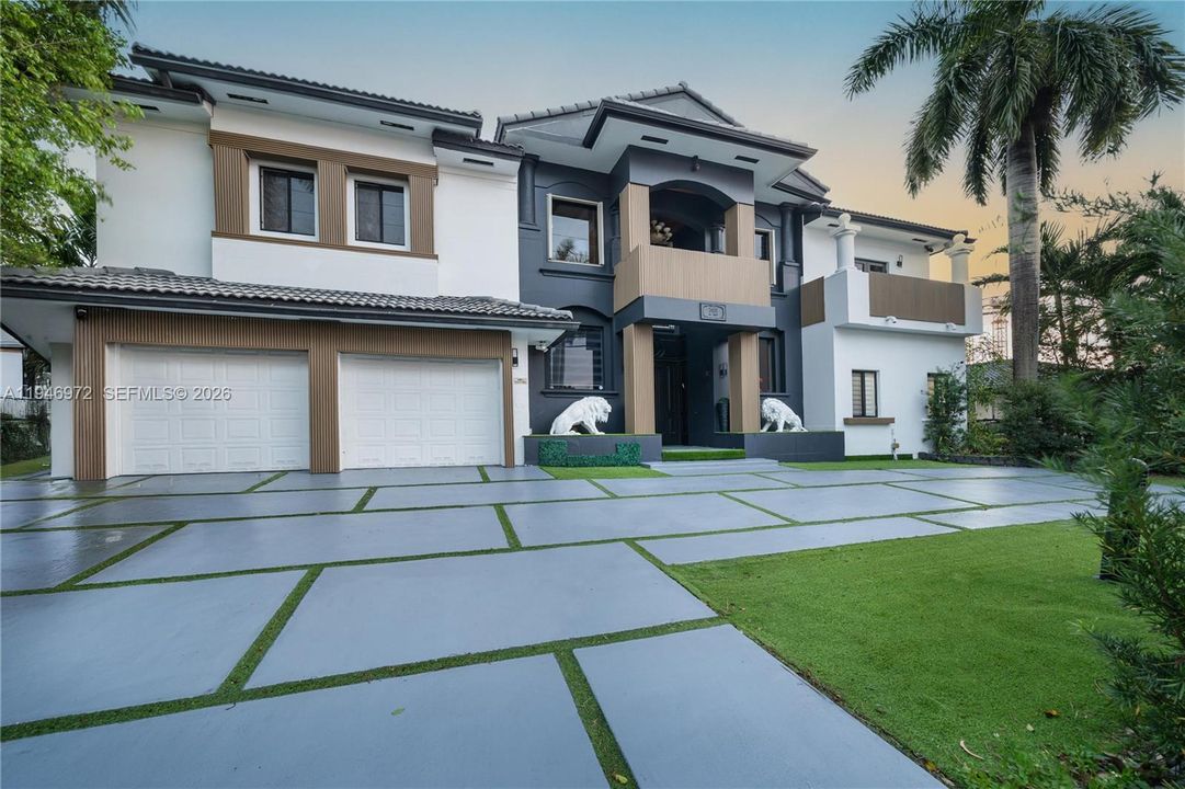 For Sale: $4,950,000 (6 beds, 4 baths, 5658 Square Feet)