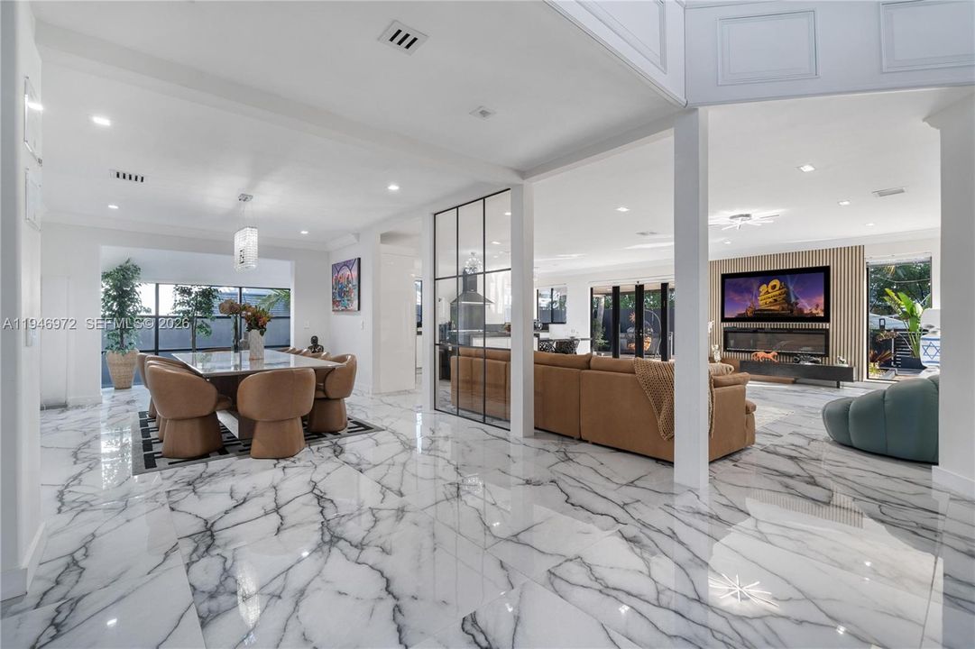 For Sale: $4,950,000 (6 beds, 4 baths, 5658 Square Feet)