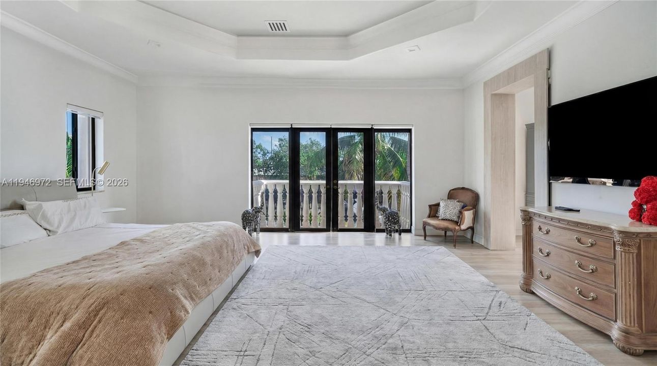 For Sale: $4,950,000 (6 beds, 4 baths, 5658 Square Feet)