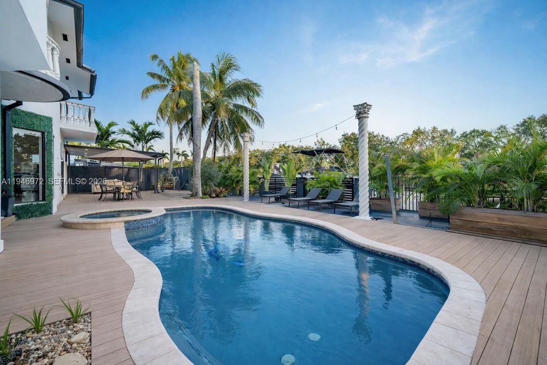 For Sale: $4,950,000 (6 beds, 4 baths, 5658 Square Feet)