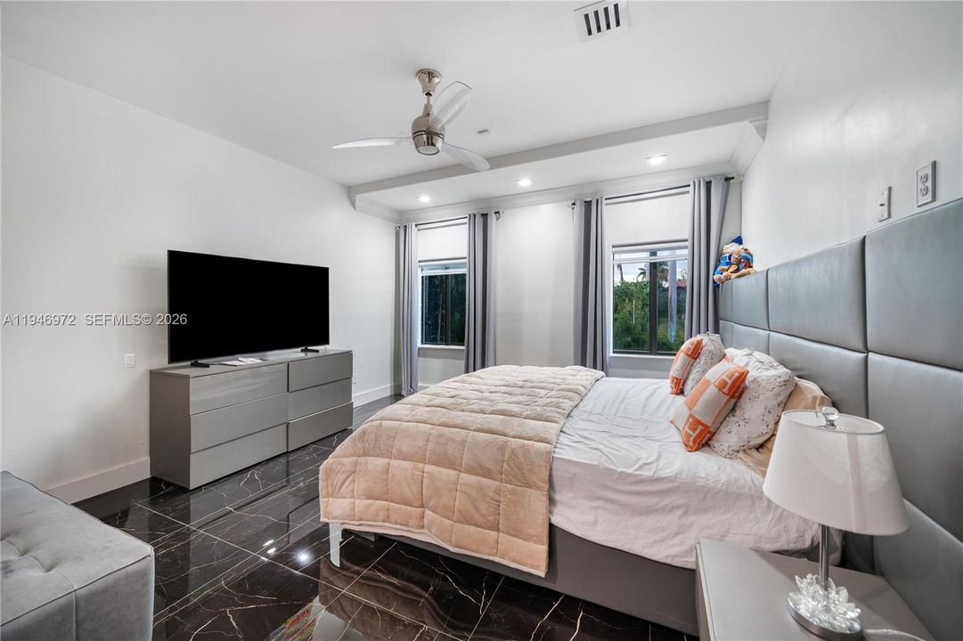 For Sale: $4,950,000 (6 beds, 4 baths, 5658 Square Feet)