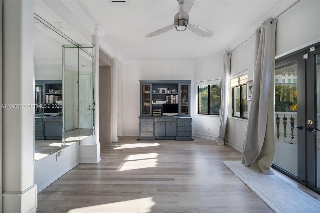 For Sale: $4,950,000 (6 beds, 4 baths, 5658 Square Feet)