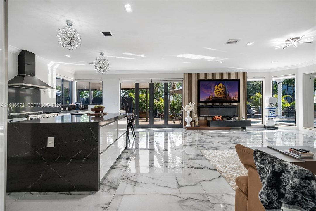 For Sale: $4,950,000 (6 beds, 4 baths, 5658 Square Feet)
