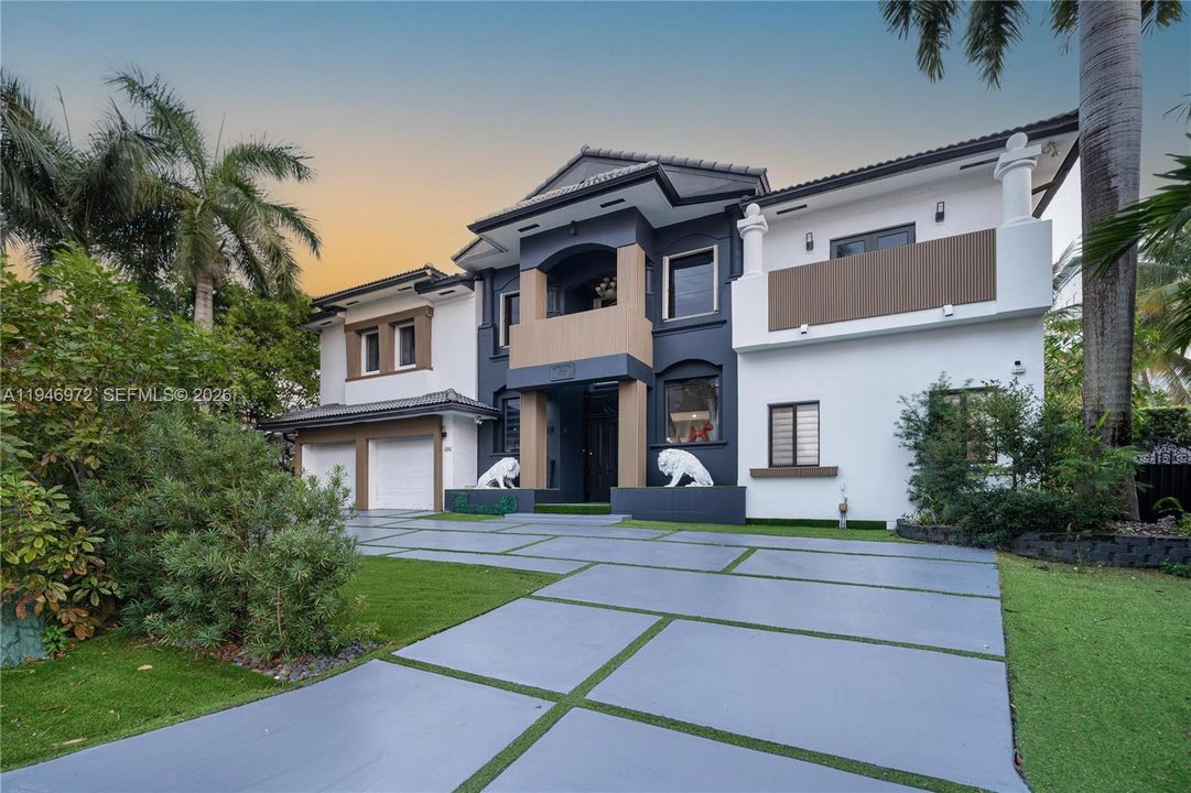 For Sale: $4,950,000 (6 beds, 4 baths, 5658 Square Feet)