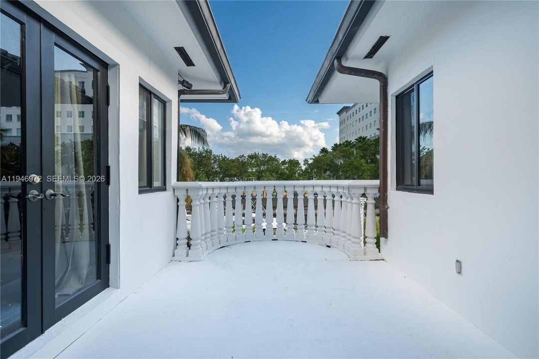 For Sale: $4,950,000 (6 beds, 4 baths, 5658 Square Feet)