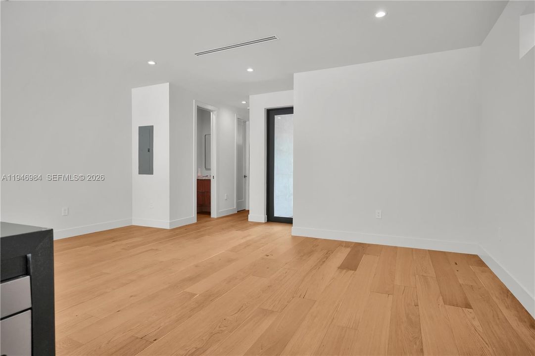 For Sale: $1,299,000 (3 beds, 2 baths, 1723 Square Feet)