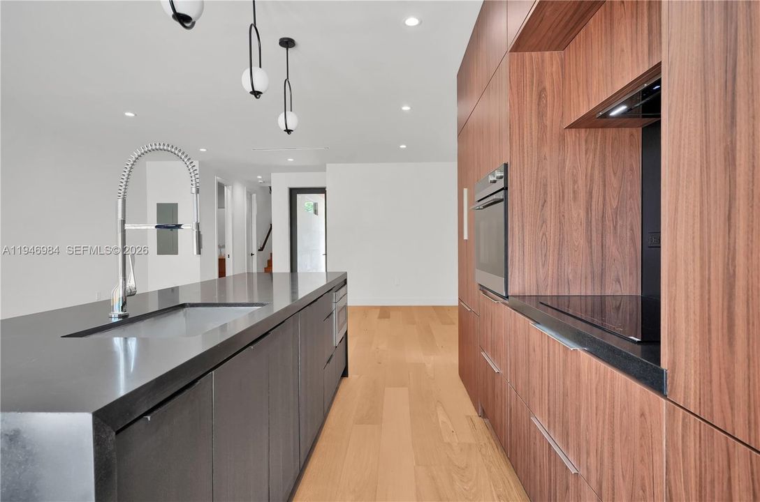 For Sale: $1,299,000 (3 beds, 2 baths, 1723 Square Feet)