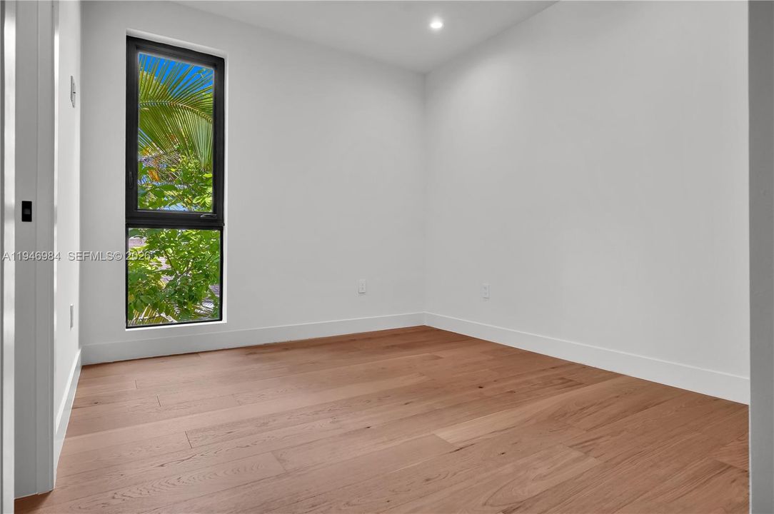For Sale: $1,299,000 (3 beds, 2 baths, 1723 Square Feet)