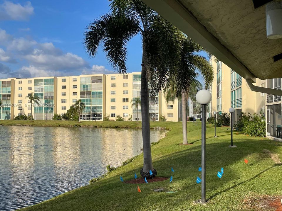 For Sale: $275,000 (2 beds, 2 baths, 1190 Square Feet)