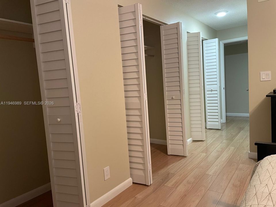 For Sale: $275,000 (2 beds, 2 baths, 1190 Square Feet)