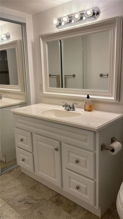 For Sale: $275,000 (2 beds, 2 baths, 1190 Square Feet)