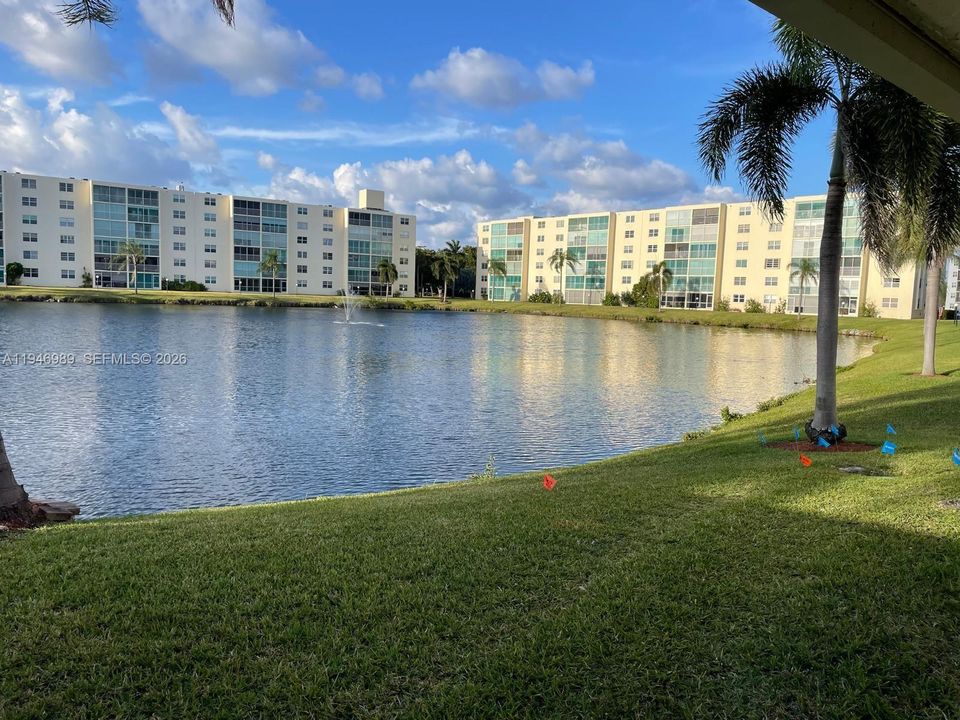 For Sale: $275,000 (2 beds, 2 baths, 1190 Square Feet)
