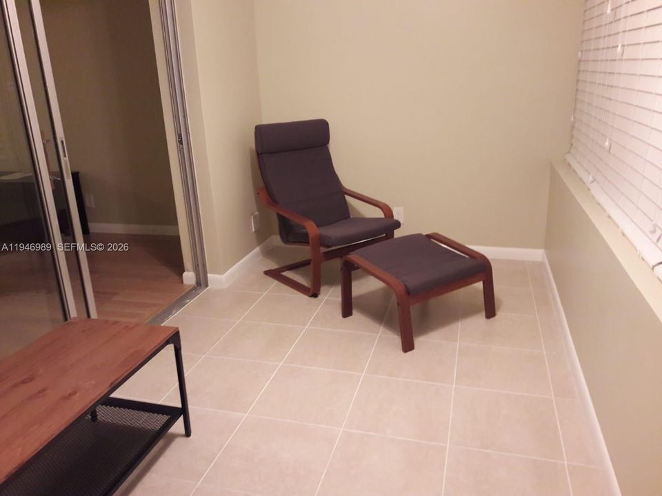 For Sale: $275,000 (2 beds, 2 baths, 1190 Square Feet)