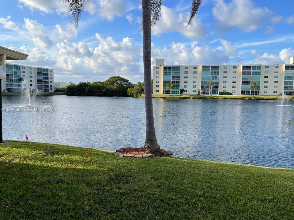 For Sale: $275,000 (2 beds, 2 baths, 1190 Square Feet)