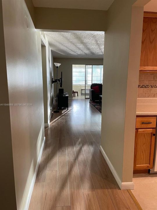 For Sale: $275,000 (2 beds, 2 baths, 1190 Square Feet)