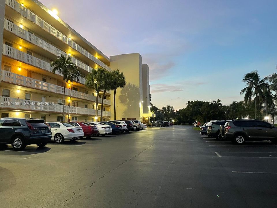 For Sale: $275,000 (2 beds, 2 baths, 1190 Square Feet)