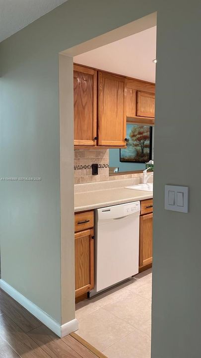 For Sale: $275,000 (2 beds, 2 baths, 1190 Square Feet)