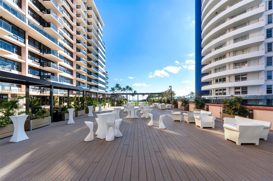 For Sale: $9,900,000 (5 beds, 8 baths, 8280 Square Feet)