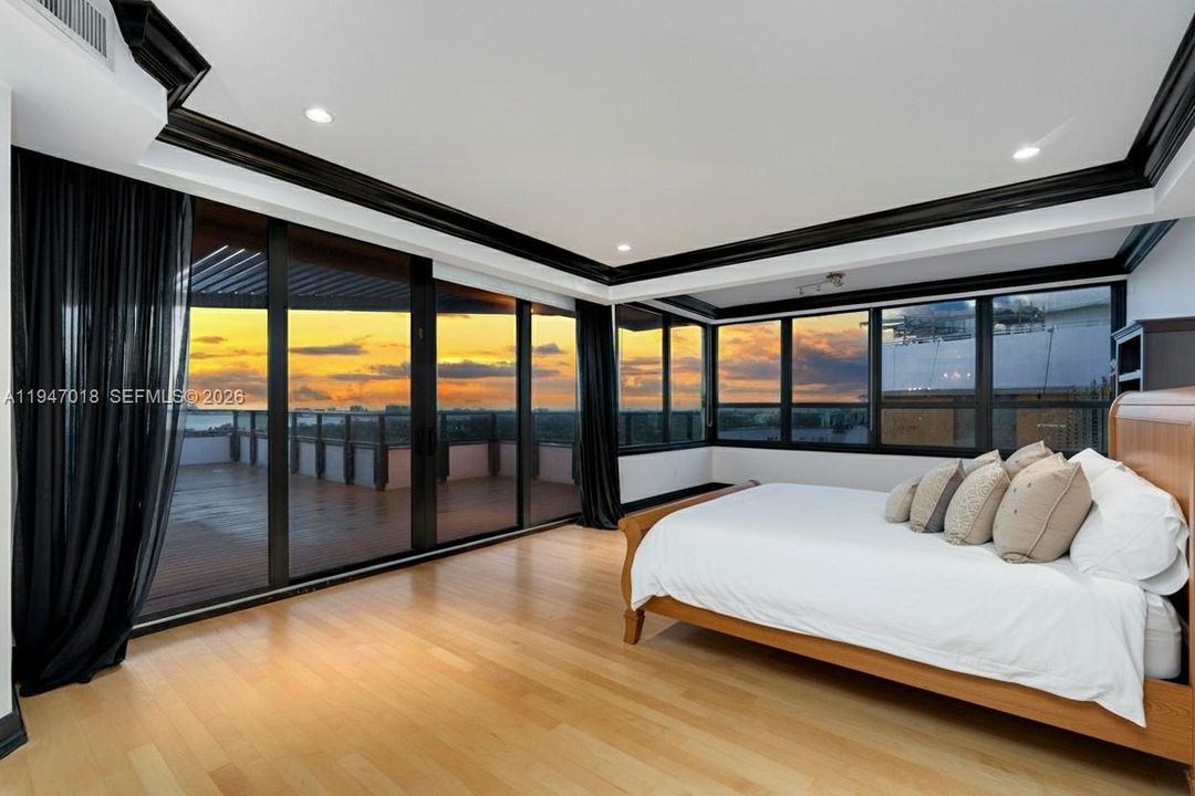 For Sale: $9,900,000 (5 beds, 8 baths, 8280 Square Feet)
