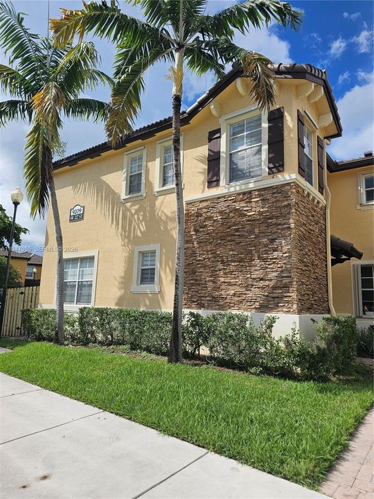 For Sale: $392,900 (4 beds, 3 baths, 1523 Square Feet)