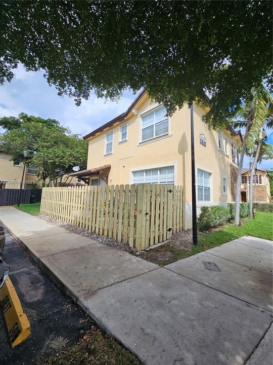 For Sale: $392,900 (4 beds, 3 baths, 1523 Square Feet)