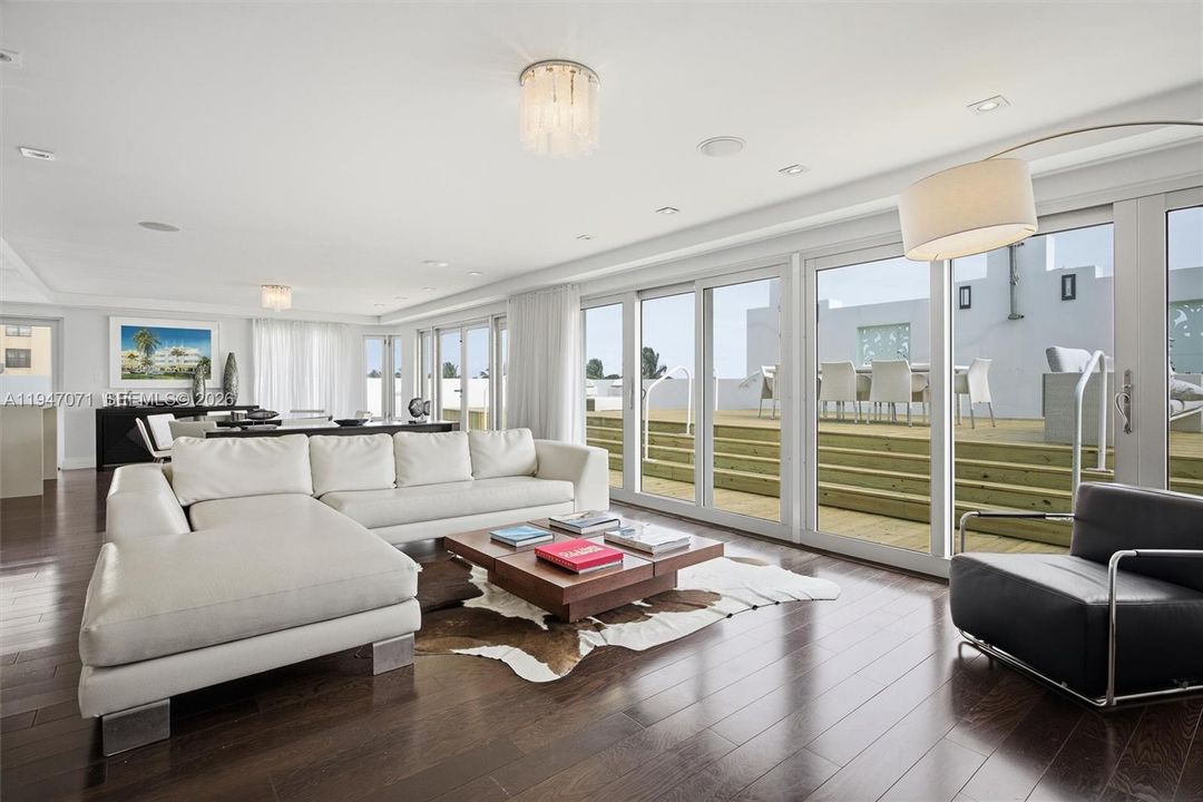 For Sale: $5,999,000 (4 beds, 4 baths, 2789 Square Feet)