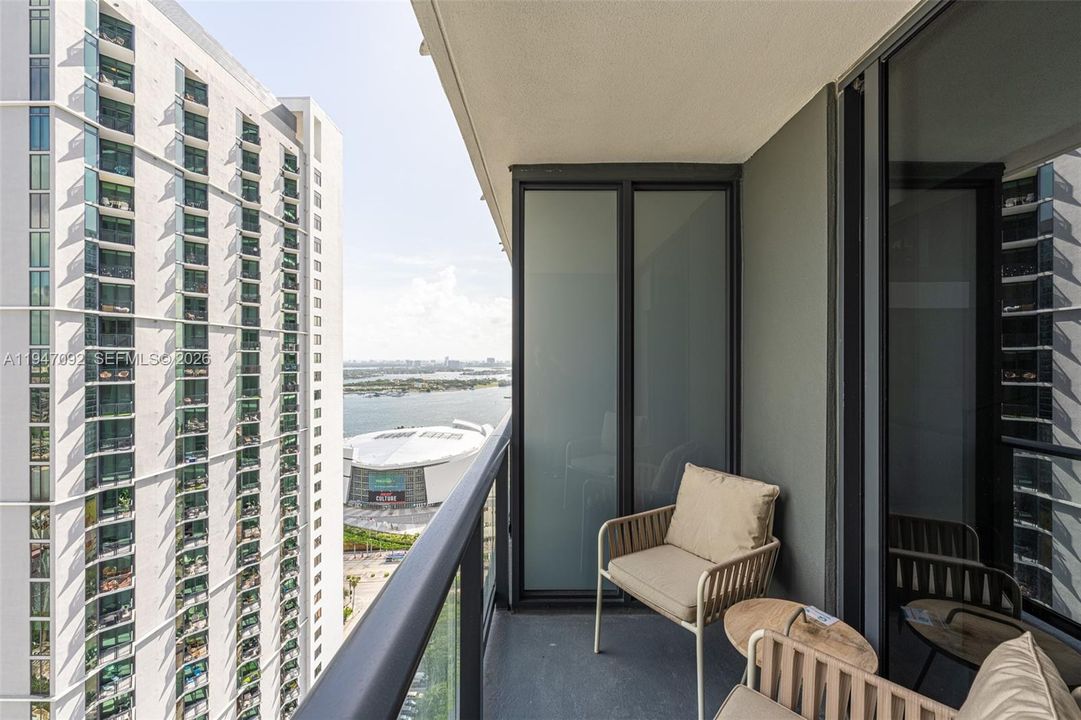 For Sale: $449,900 (1 beds, 1 baths, 679 Square Feet)